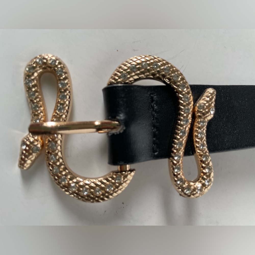 Faux leather rhinestone snake buckle belt